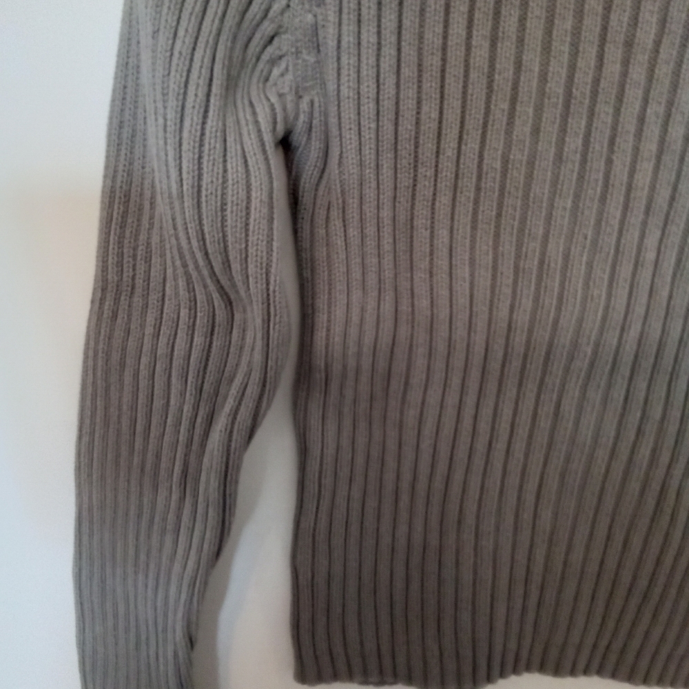 LOGG Ribbed V Neck Cropped Sweater - Picture 8 of 11
